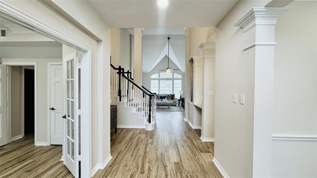 119 Spanish Oak Circle, Lake Jackson, Texas image 3
