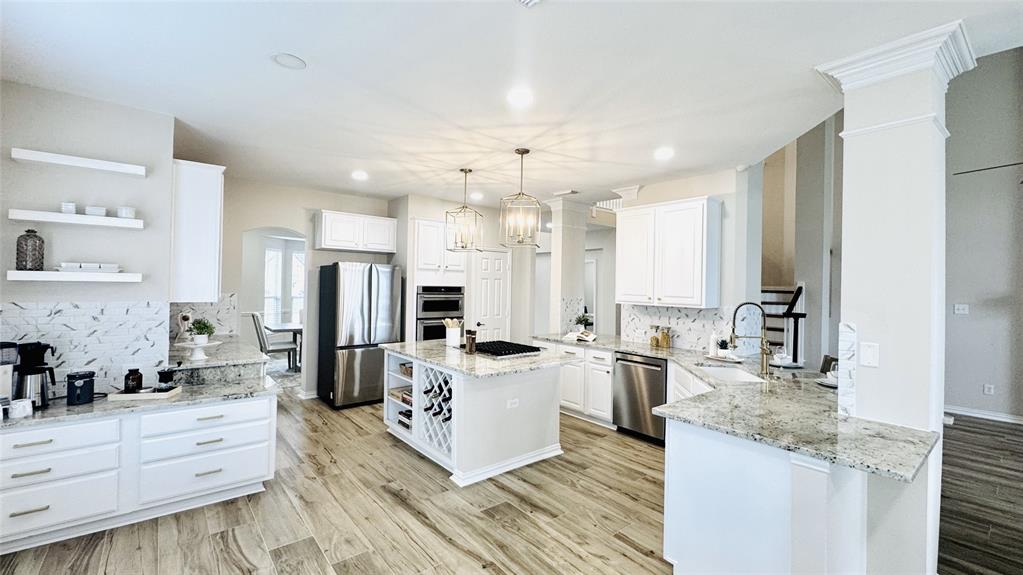 119 Spanish Oak Circle, Lake Jackson, Texas image 5