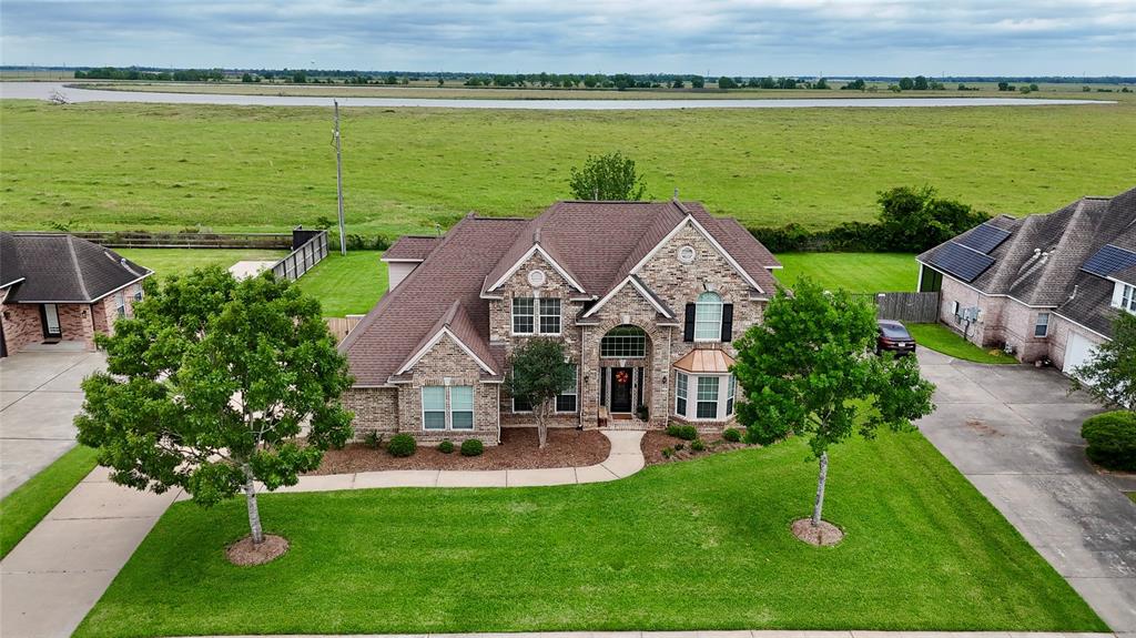 119 Spanish Oak Circle, Lake Jackson, Texas image 1