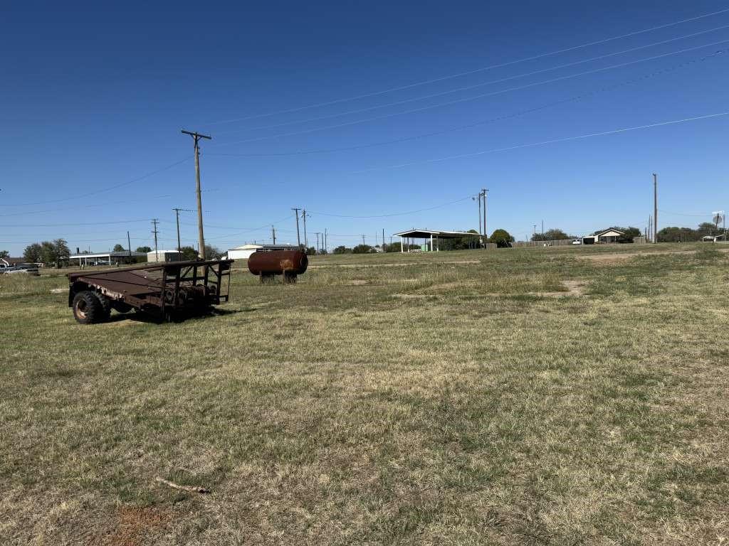 E Front Avenue, Electra, Texas image 2