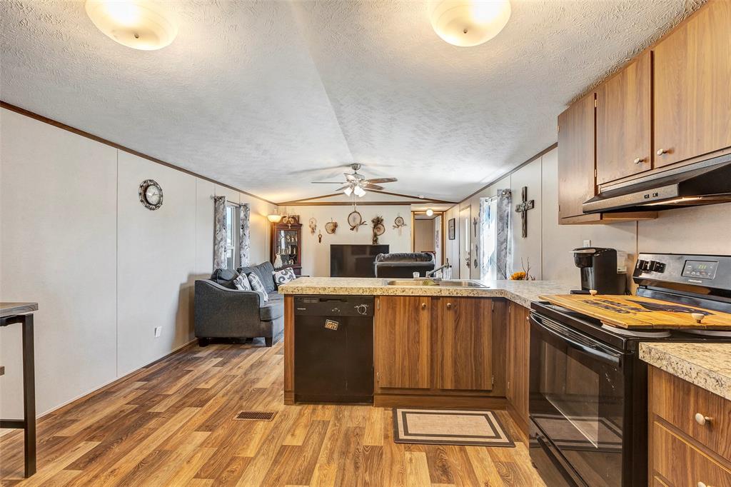 749 Bradford Street, Conroe, Texas image 8