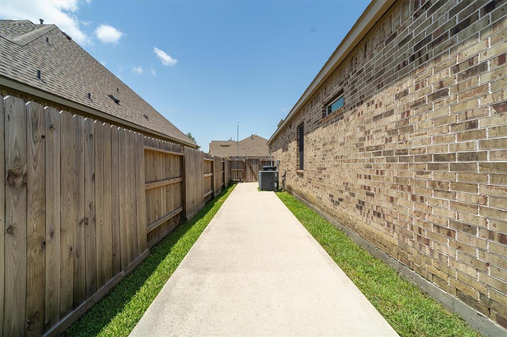 11822 Pearl Lane, Mont Belvieu, Texas image 34
