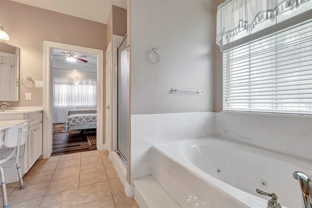 9822 El Chaco Street, Baytown, Texas image 23