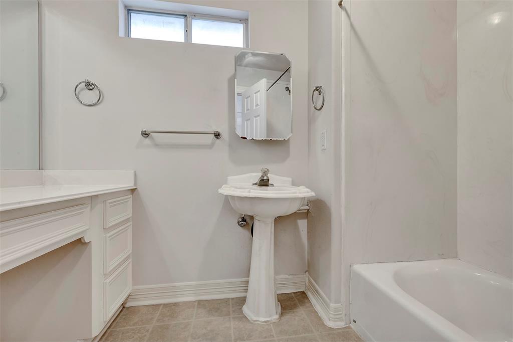 9822 El Chaco Street, Baytown, Texas image 26