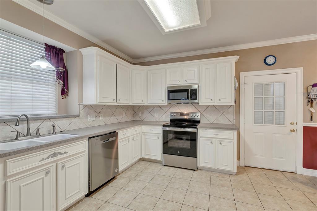 9822 El Chaco Street, Baytown, Texas image 16