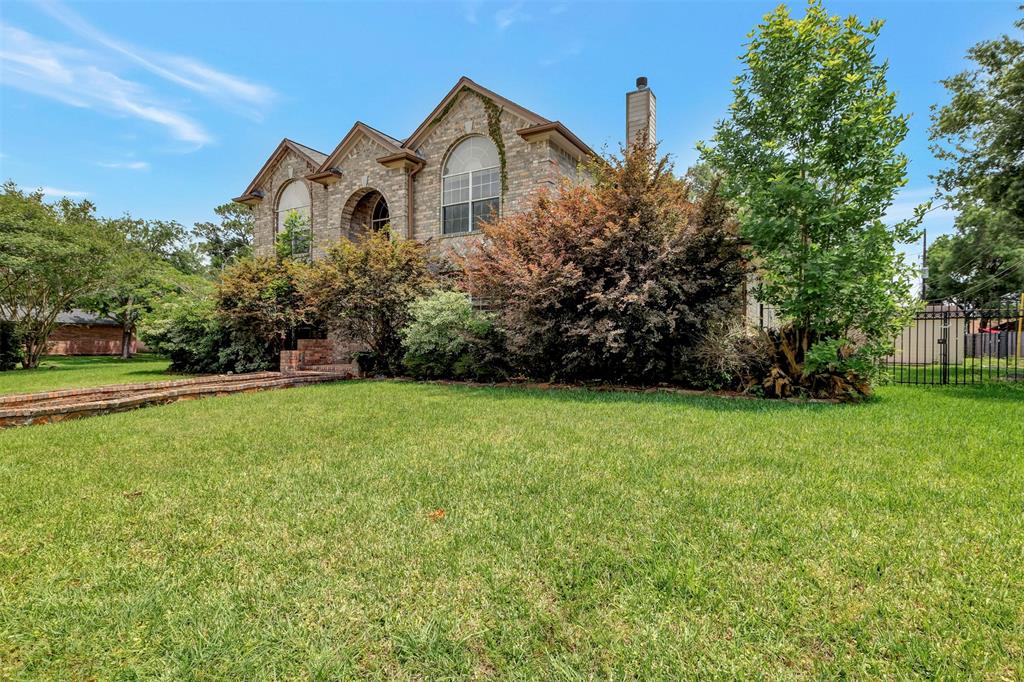 9822 El Chaco Street, Baytown, Texas image 3