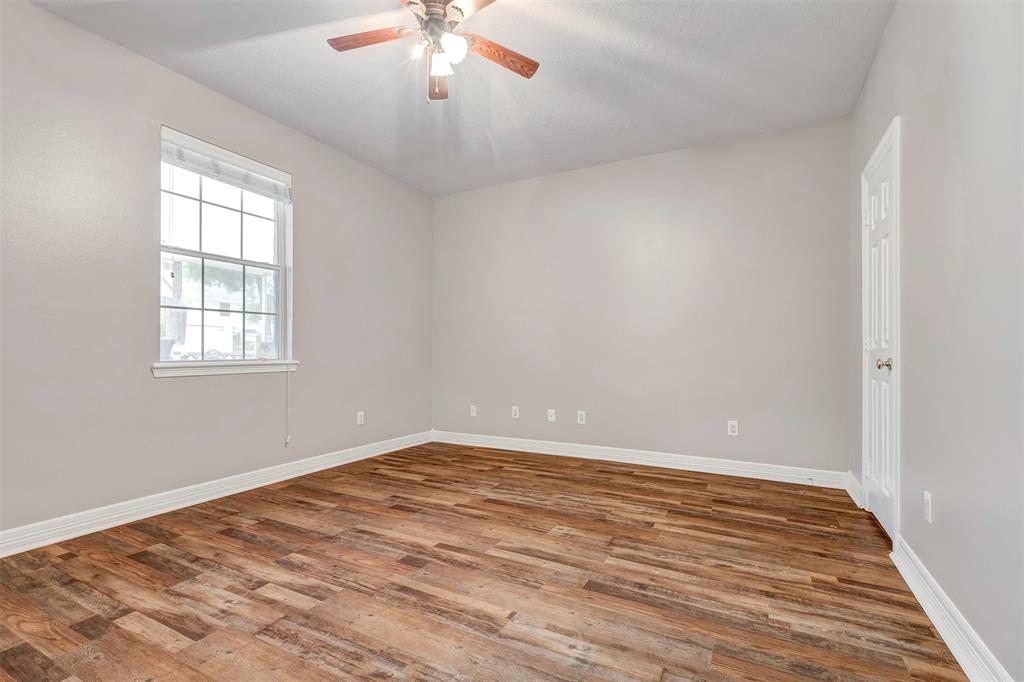 9822 El Chaco Street, Baytown, Texas image 36