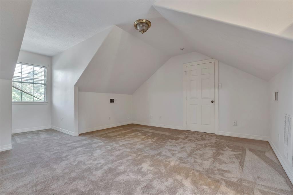 9822 El Chaco Street, Baytown, Texas image 32