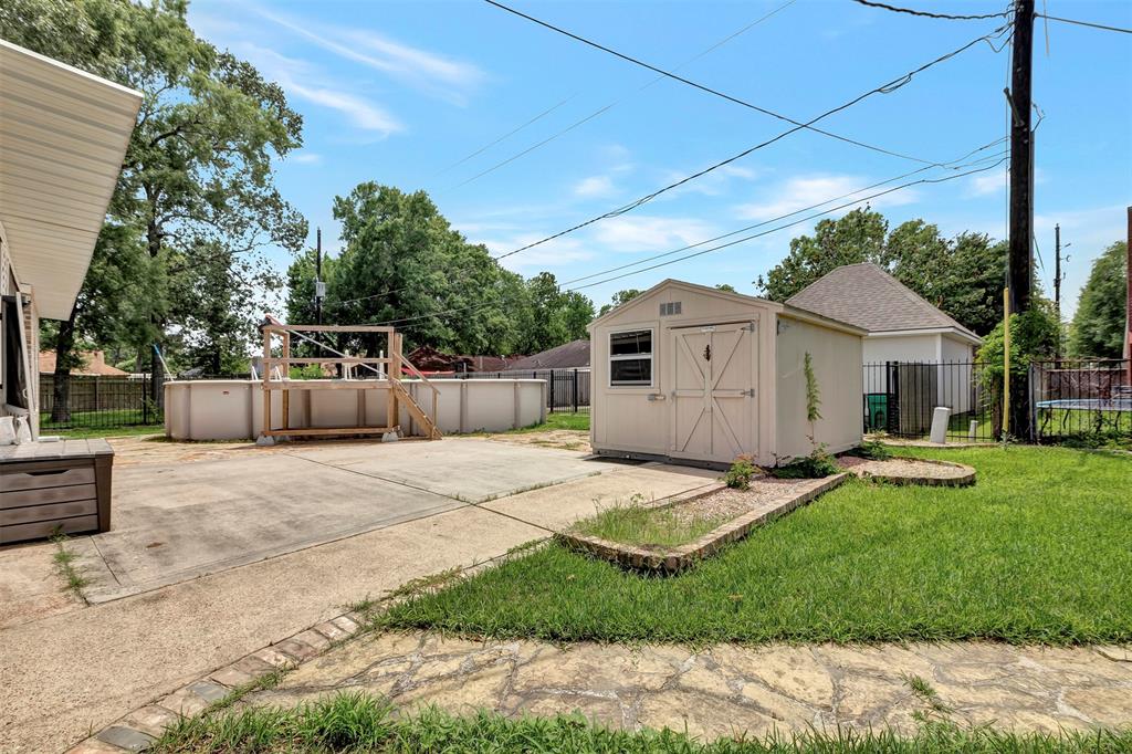 9822 El Chaco Street, Baytown, Texas image 40