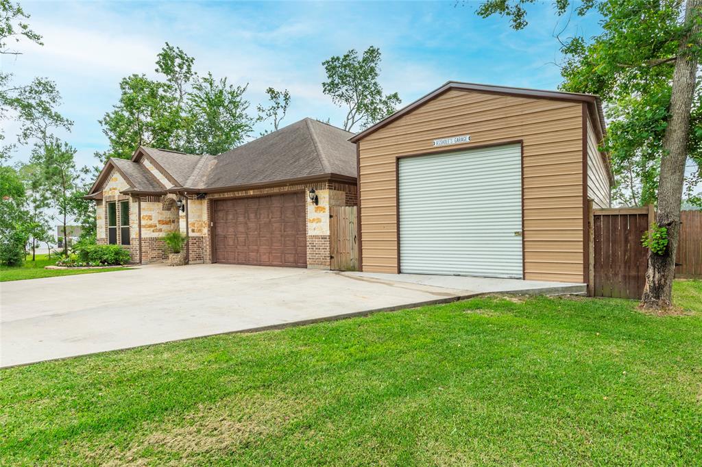 2323 Foley Road, Crosby, Texas image 2
