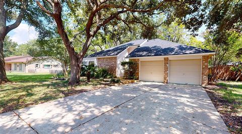 Photo of 1116 N Bristol Court, League City, TX 77573 (MLS # 50187572) Photo of 1116 N Bristol Court, League City, TX 77573 (MLS # 50187572)