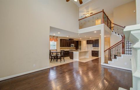 Single Family Residence in Pearland TX 1908 Gianna Bella Court 9.jpg