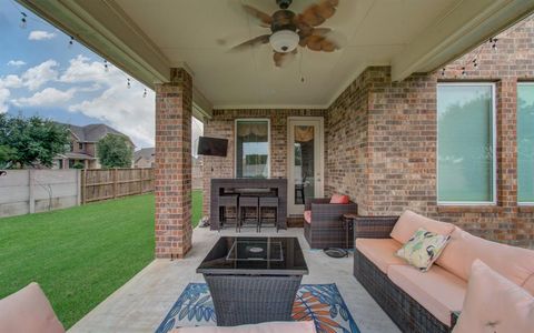 Single Family Residence in Pearland TX 1908 Gianna Bella Court 39.jpg