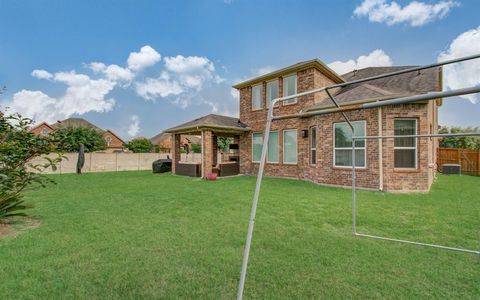 Single Family Residence in Pearland TX 1908 Gianna Bella Court 42.jpg