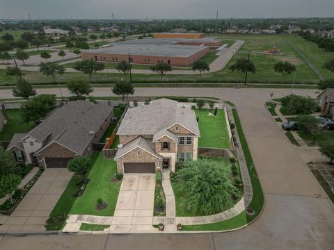 Single Family Residence in Pearland TX 1908 Gianna Bella Court 45.jpg