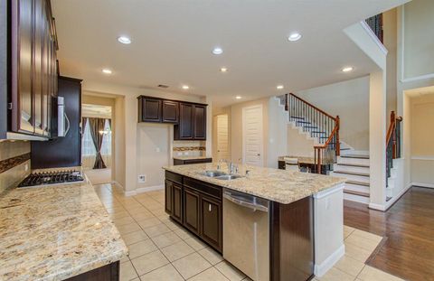 Single Family Residence in Pearland TX 1908 Gianna Bella Court 19.jpg