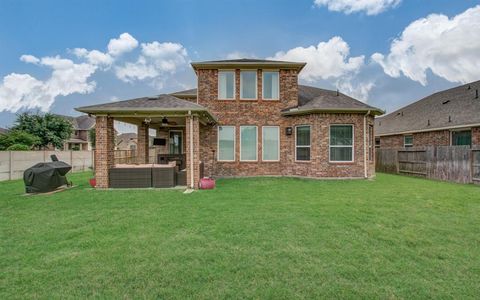 Single Family Residence in Pearland TX 1908 Gianna Bella Court 41.jpg