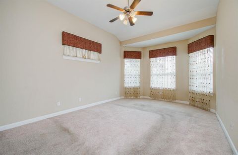 Single Family Residence in Pearland TX 1908 Gianna Bella Court 24.jpg