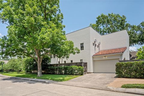 A home in West University Place