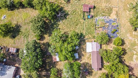 A home in Hallettsville