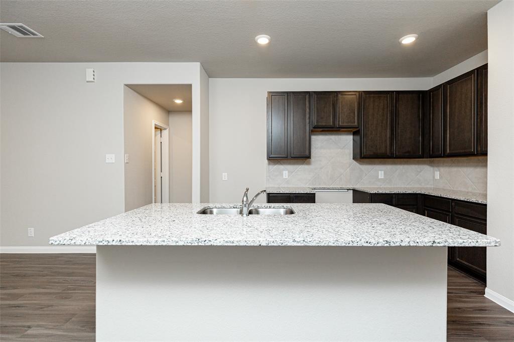 5111 Shelby Katherine Drive, Rosharon, Texas image 5