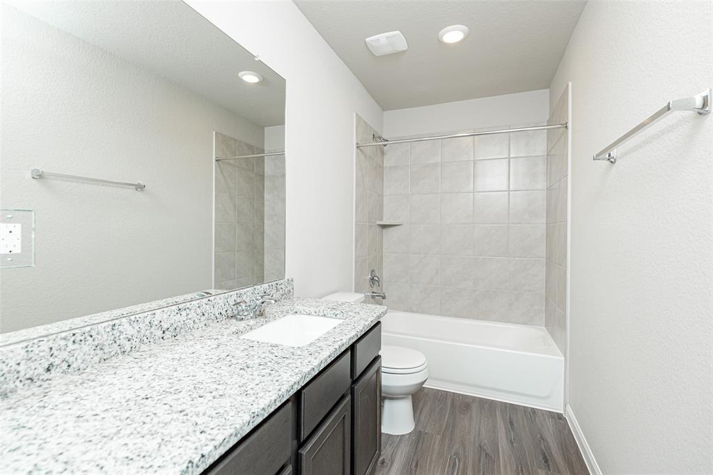 5111 Shelby Katherine Drive, Rosharon, Texas image 17
