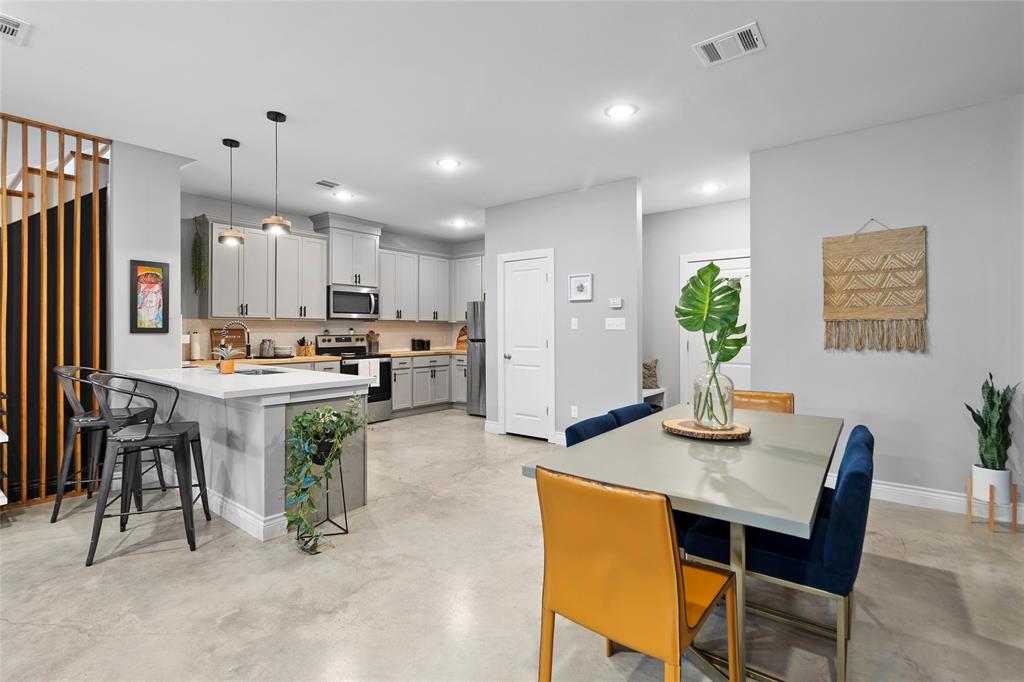 301 W 31st Street 103