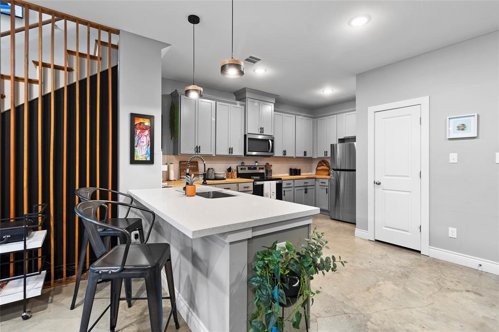 301 W 31st Street 103