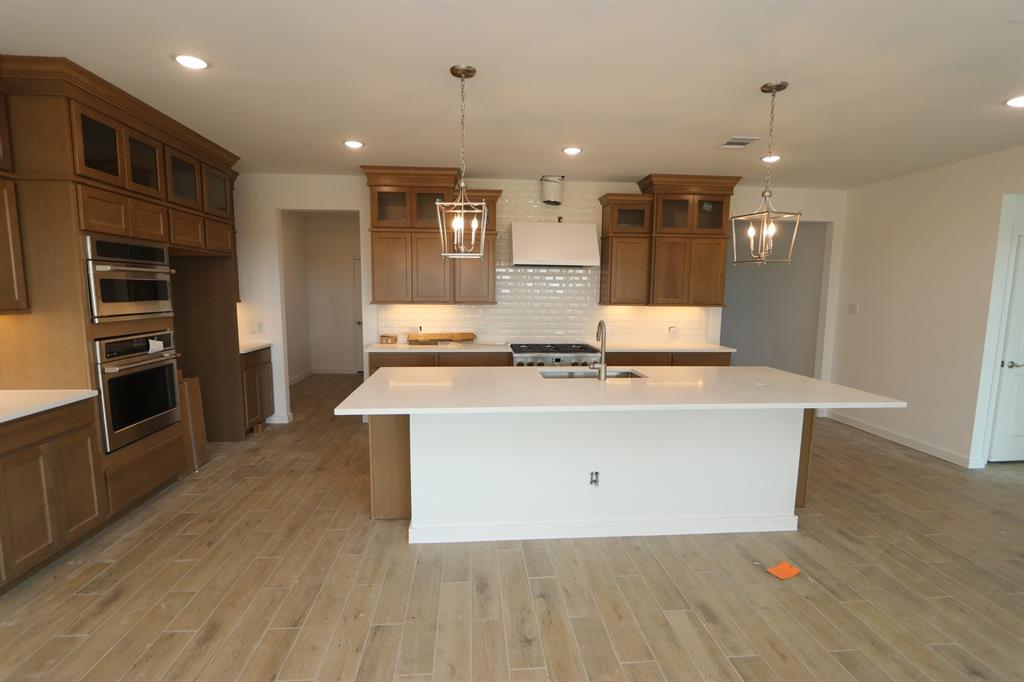 12618 Old Fashion Circle, Mont Belvieu, Texas image 4