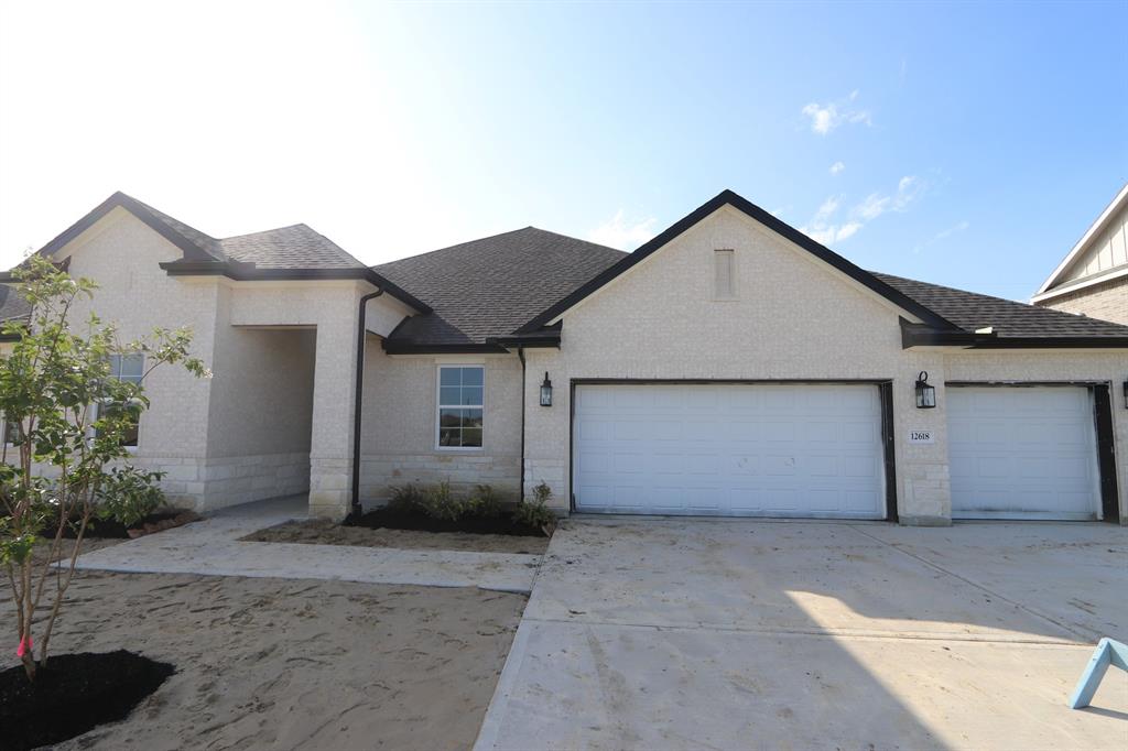 12618 Old Fashion Circle, Mont Belvieu, Texas image 2
