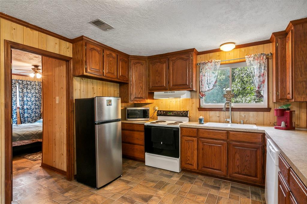 300 Private Road 8508, Hillister, Texas image 13