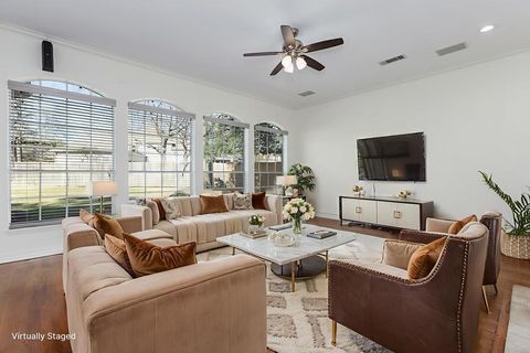 Photo of 501 Crown Colony Drive, Lufkin, TX 75901 (MLS # 82999946)