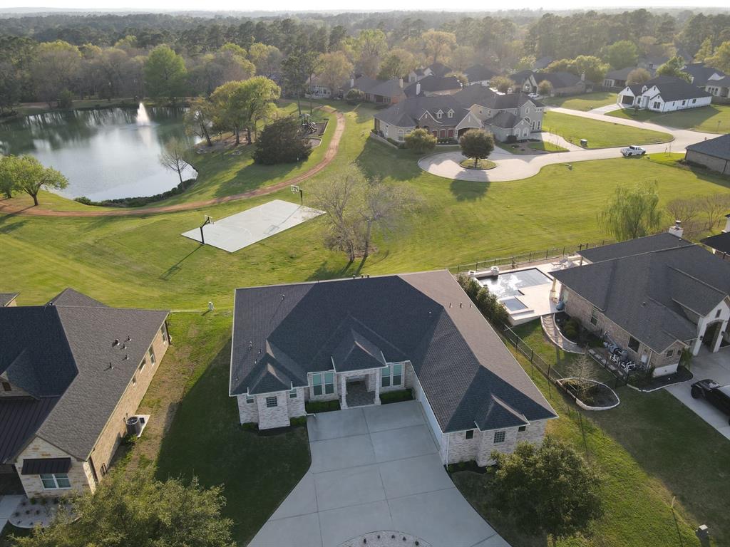 236 Bentwood Drive, Montgomery, Texas image 2
