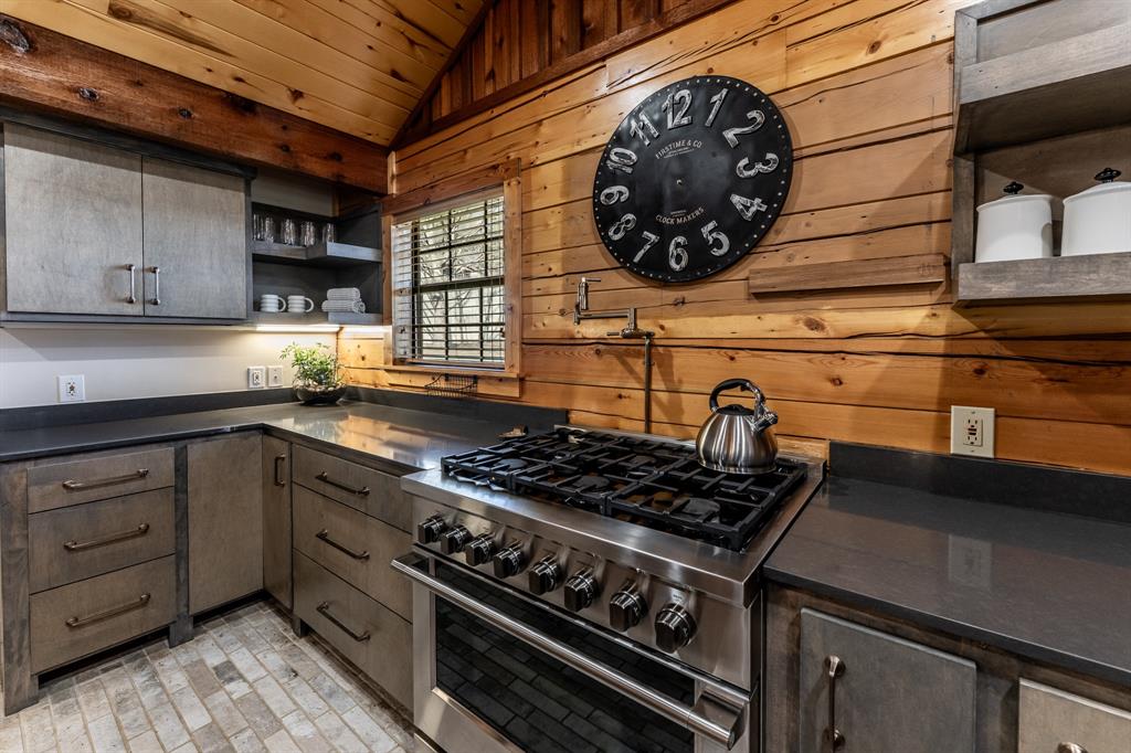 132 Pinewood Lane, Huntsville, Texas image 10