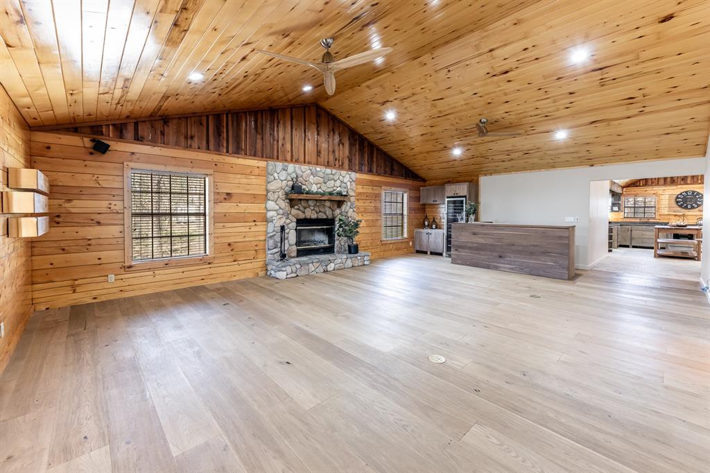 132 Pinewood Lane, Huntsville, Texas image 5