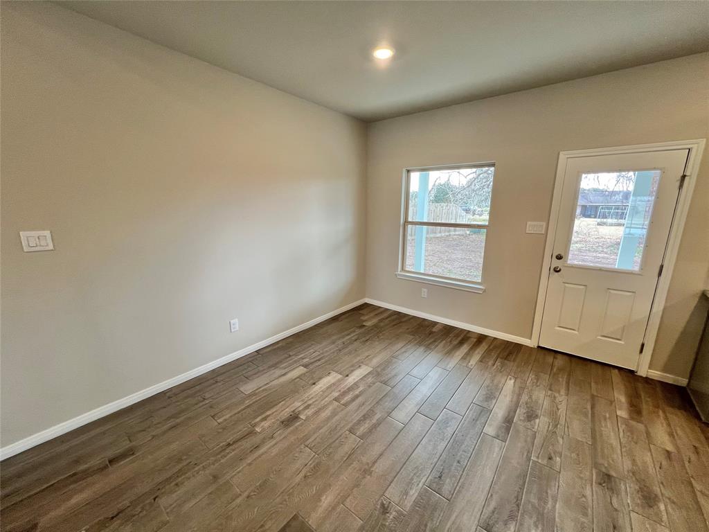 209 Crestview Drive, West Columbia, Texas image 3