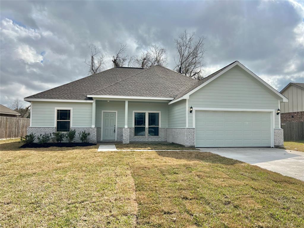 209 Crestview Drive, West Columbia, Texas image 1