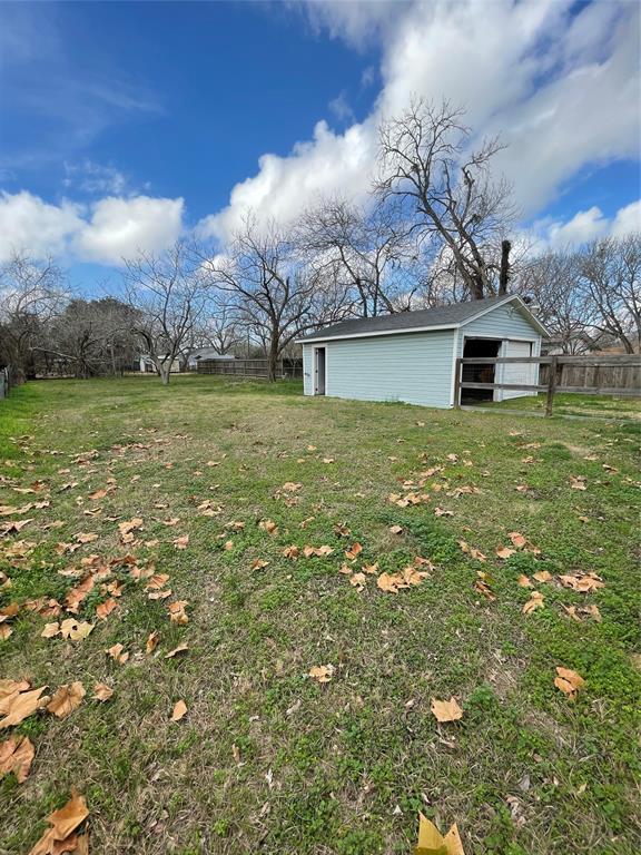 1205 N East Street, Edna, Texas image 29