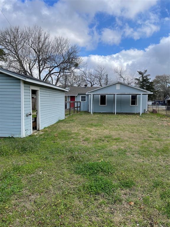 1205 N East Street, Edna, Texas image 31