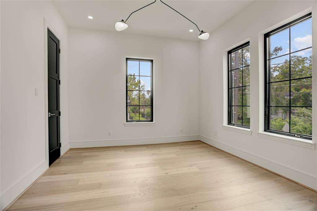 1906 W 14th