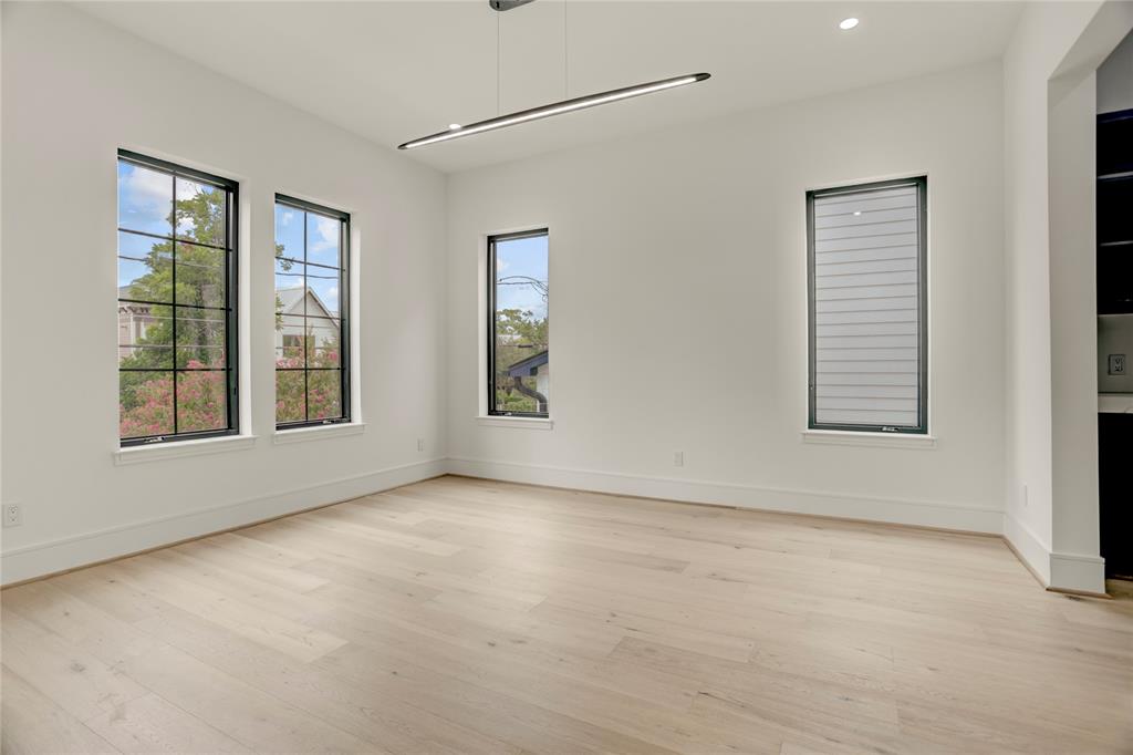 1906 W 14th