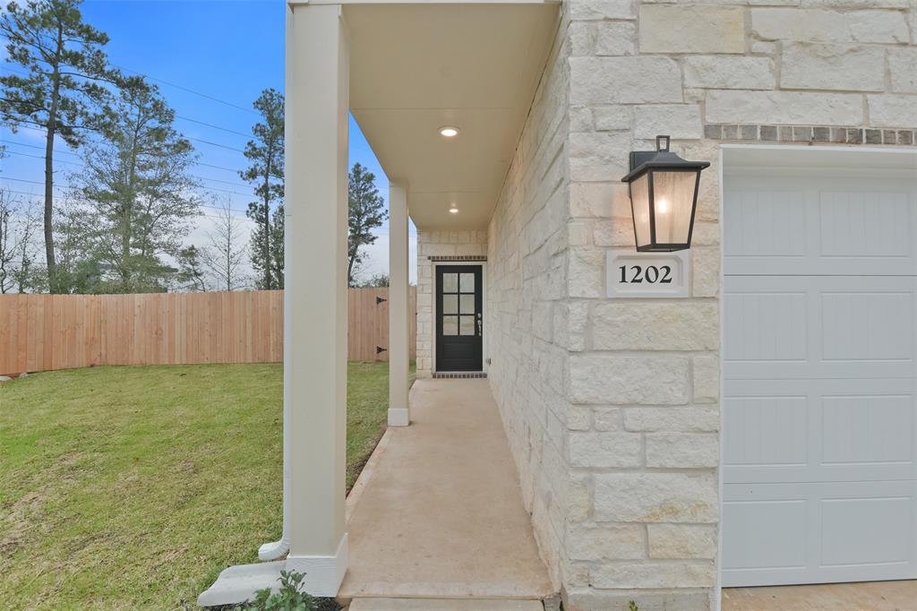 1202 Tessa Forest Court, Conroe, Texas image 4