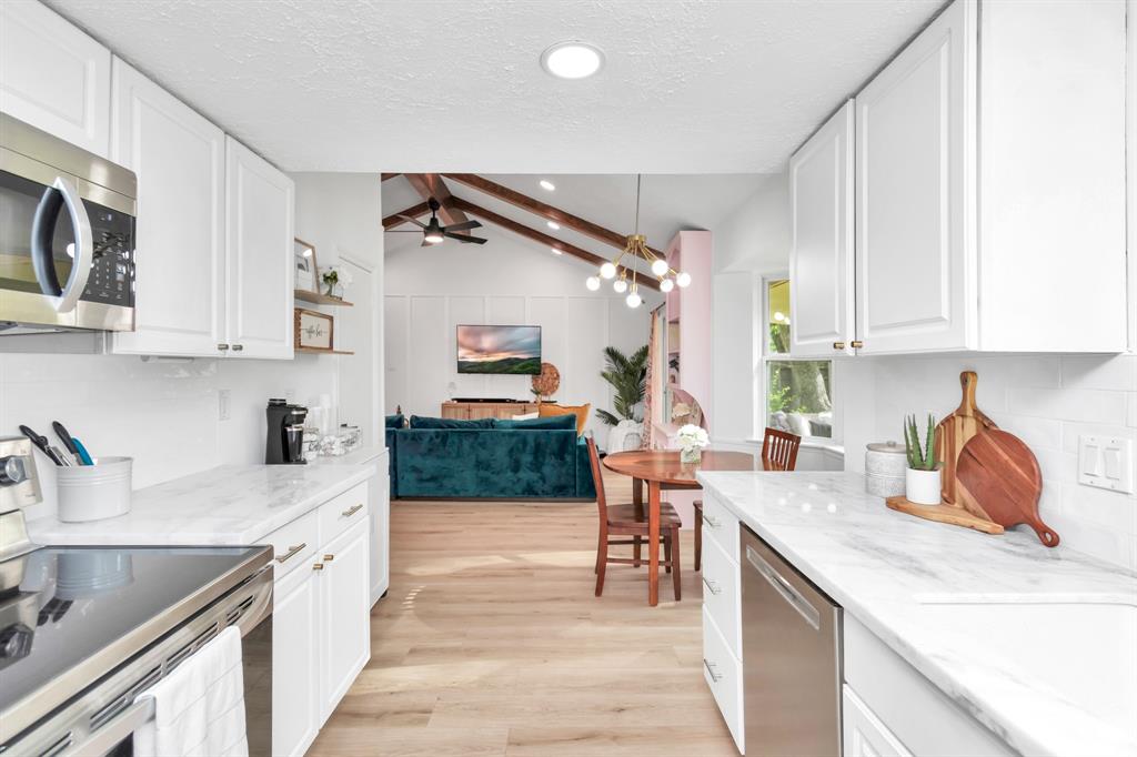 2718 Lazy Spring Drive, Houston, Texas image 11