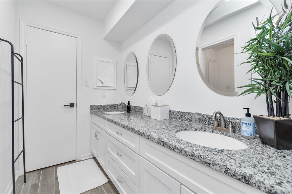 2718 Lazy Spring Drive, Houston, Texas image 36