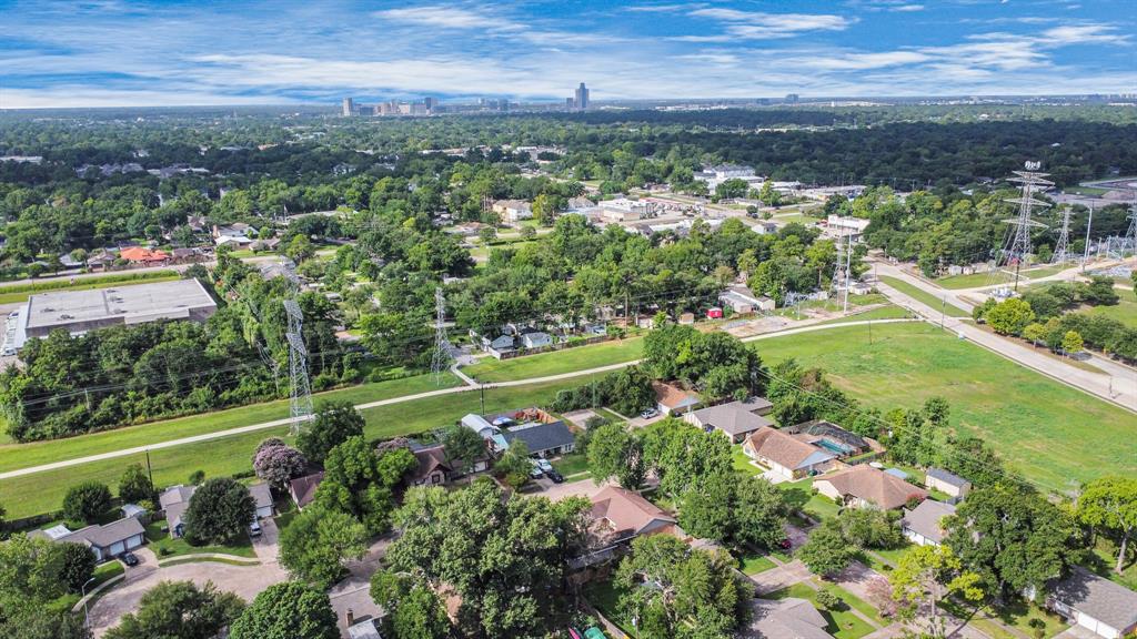 2718 Lazy Spring Drive, Houston, Texas image 31