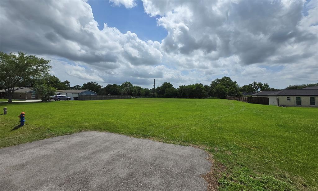 3818 Wingtail Way, Pearland, Texas image 2