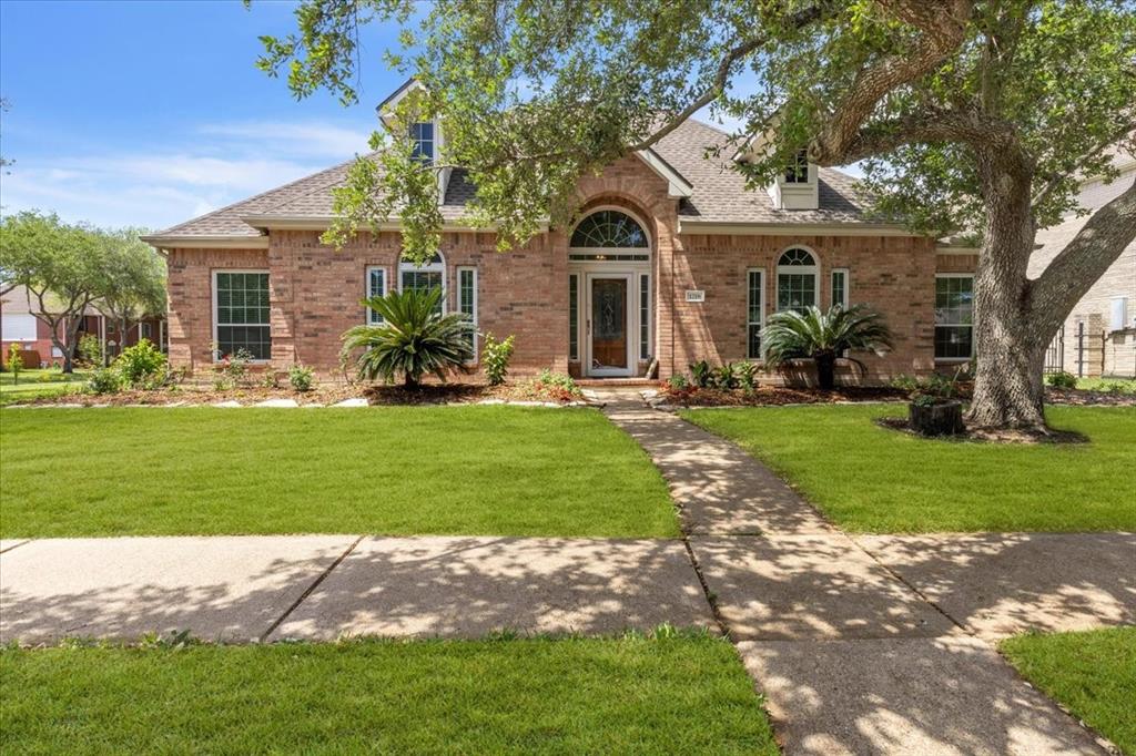 1218 Eagle Lakes Drive, Friendswood, Texas image 2