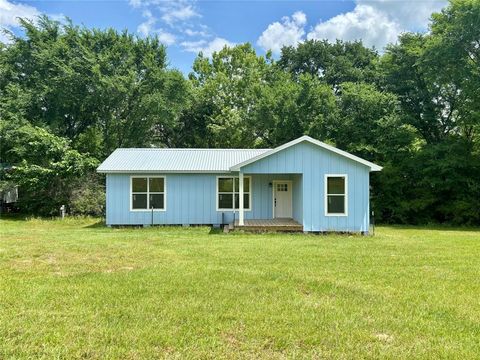 Photo of 2077 County Road 408, Navasota, TX 77868 (MLS # 54029360) Photo of 2077 County Road 408, Navasota, TX 77868 (MLS # 54029360)