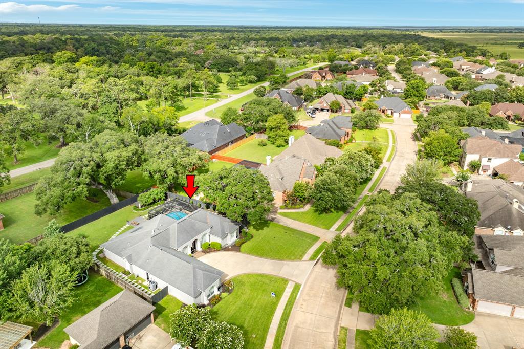 103 Harvard Oaks Drive, Lake Jackson, Texas image 3