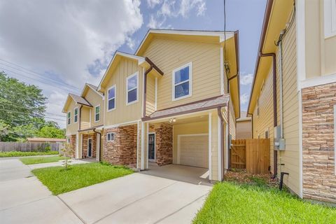 Photo of 2142 De Soto Street, Houston, TX 77091 (MLS # 69761804) Photo of 2142 De Soto Street, Houston, TX 77091 (MLS # 69761804)
